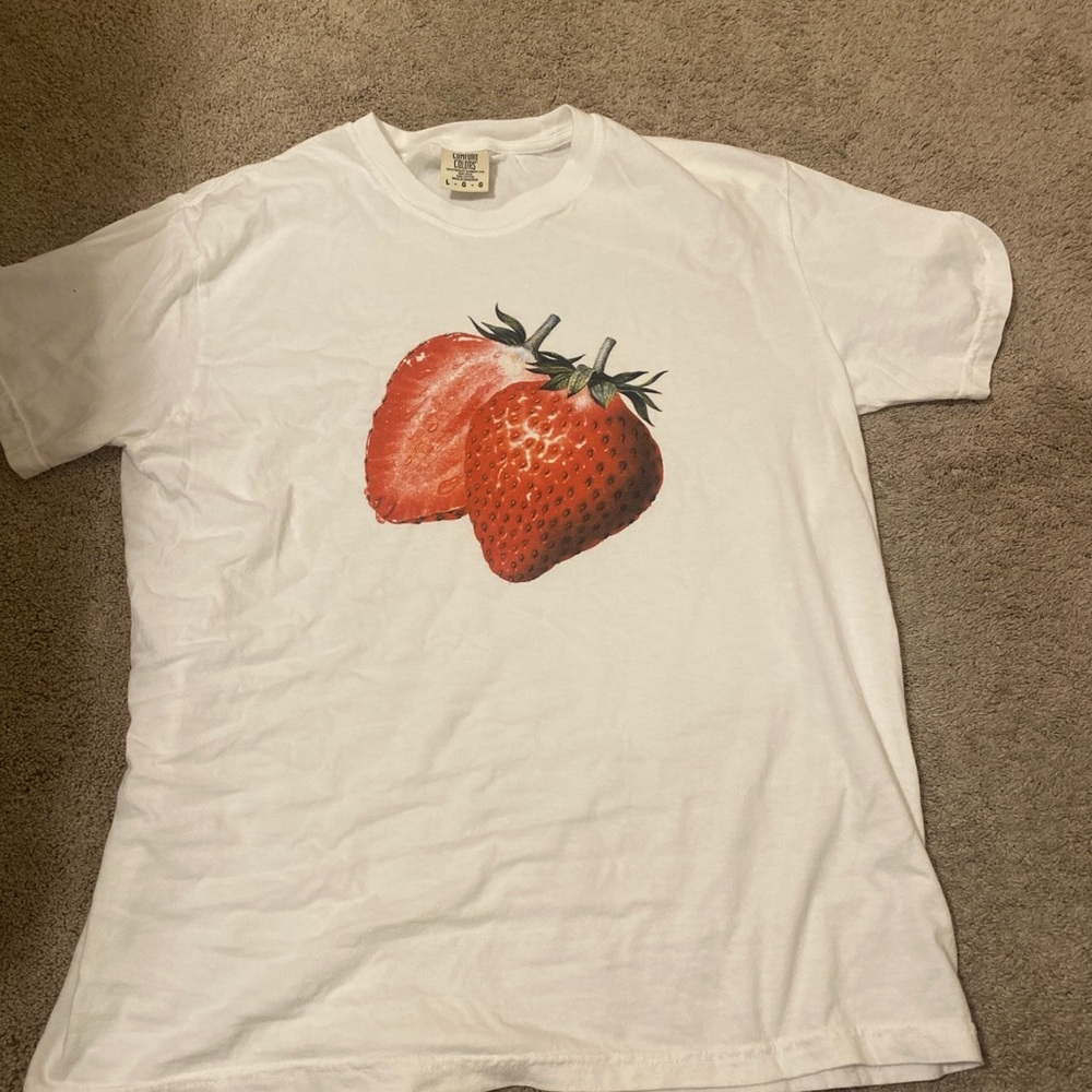Vintage style sliced strawberry graphic tee